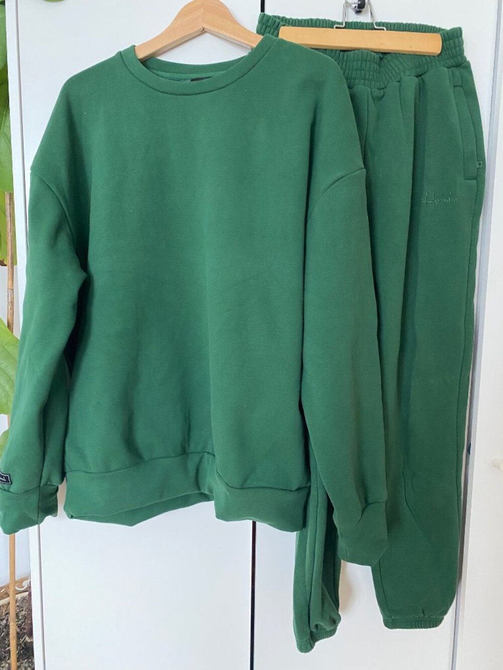Dark Green Comfy Vintage Zip-up Sweatshirt and Pants from Hoaka